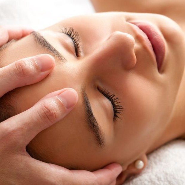 Sanfte Gesichtsmassage