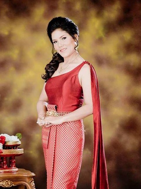 Naphat in traditioneller thailändischer Tracht